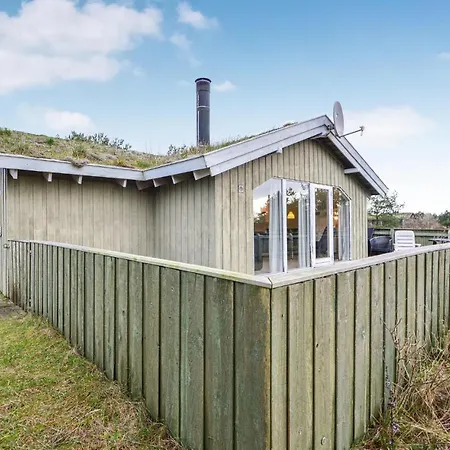 3 Bedroom Beach Front Home In Romo